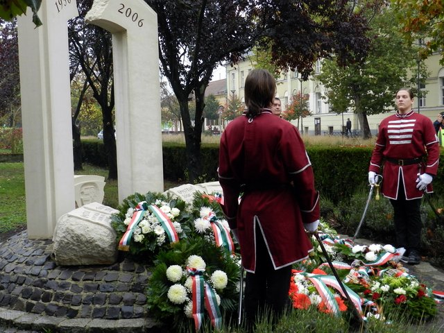 56-ra emlékeztünk 48